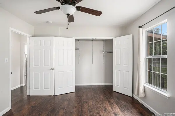 305 Kneupper, Converse, TX 78109