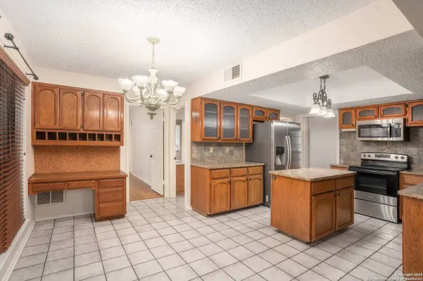 5931 Woodridge Rock, San Antonio, TX 78249