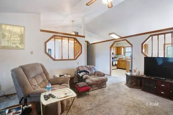 363 Spring Creek Pkwy, Spring Creek, NV 89815