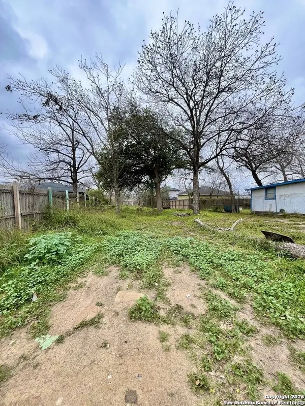 708 4th, Natalia, TX 78059
