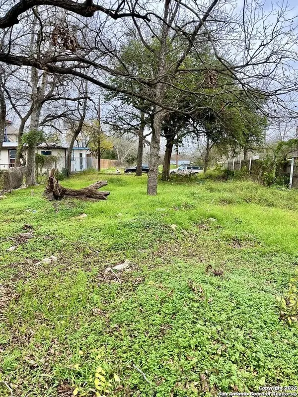 708 4th, Natalia, TX 78059