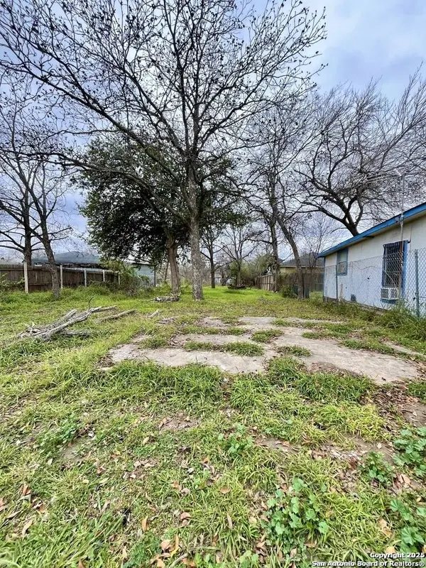 708 4th, Natalia, TX 78059