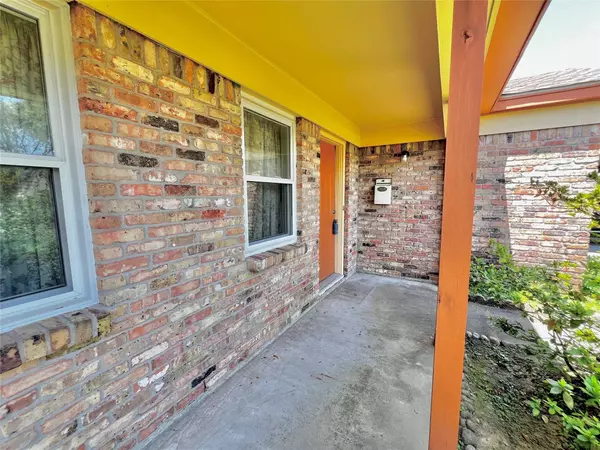 5131 Georgi LN, Houston, TX 77092