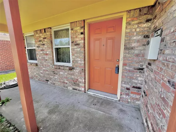 5131 Georgi LN, Houston, TX 77092