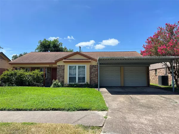 5131 Georgi LN, Houston, TX 77092