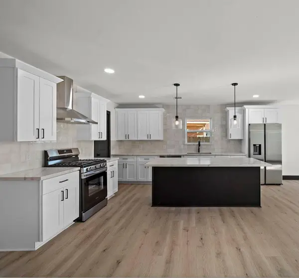 6305 Gay ST, Houston, TX 77022