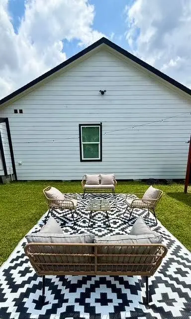 6305 Gay ST, Houston, TX 77022