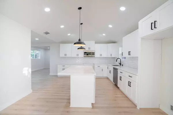 1310 E 34th ST, Houston, TX 77022