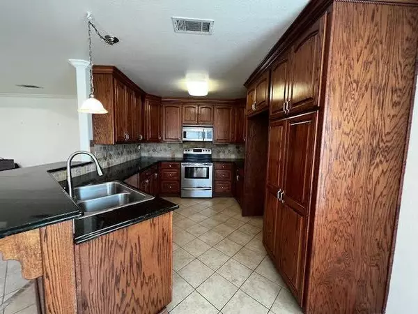 780 Sudduth DR, Bridge City, TX 77611