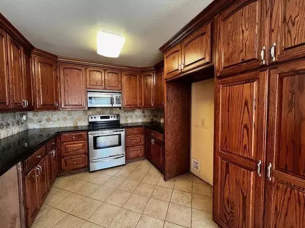 780 Sudduth DR, Bridge City, TX 77611