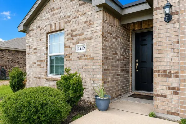 1219 Paradise Found DR, Iowa Colony, TX 77583