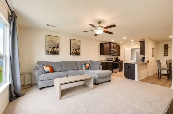 1219 Paradise Found DR, Iowa Colony, TX 77583