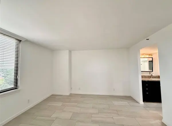 3525 Sage RD #703, Houston, TX 77056