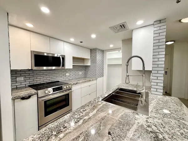 3525 Sage RD #703, Houston, TX 77056