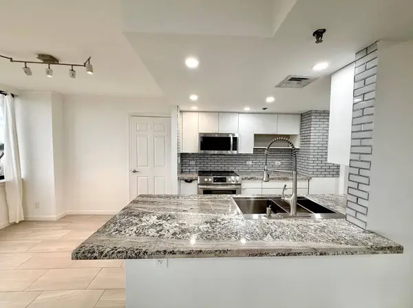 3525 Sage RD #703, Houston, TX 77056