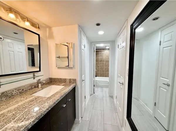 3525 Sage RD #703, Houston, TX 77056