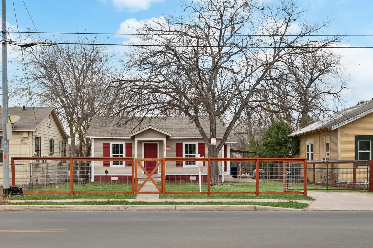 2619 E Houston St, San Antonio, TX 78202-3228