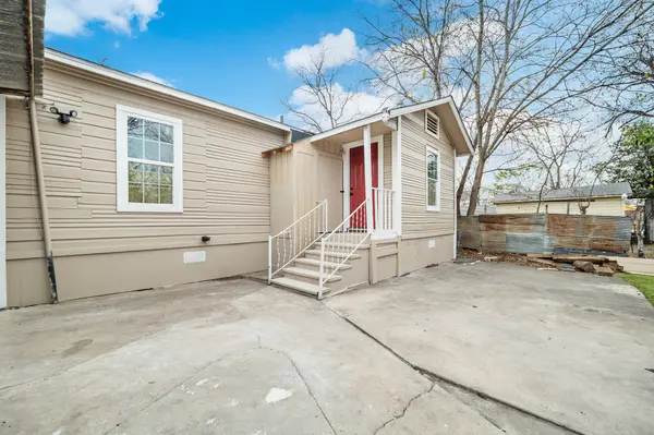 2619 E Houston St, San Antonio, TX 78202-3228