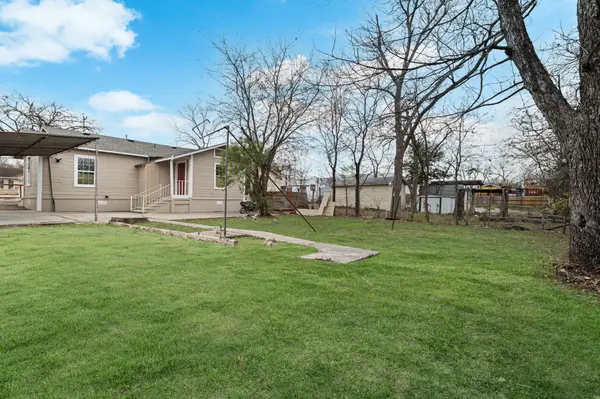 2619 E Houston St, San Antonio, TX 78202-3228