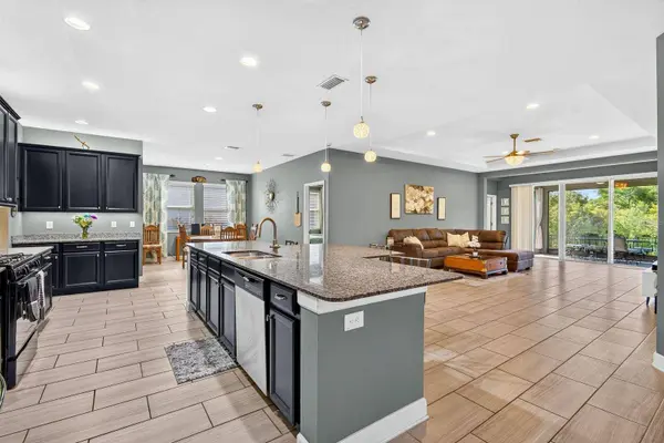 792 ROSEMARY CIR, Bradenton, FL 34212