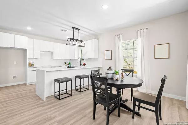 1122 gramercy, San Antonio, TX 78201