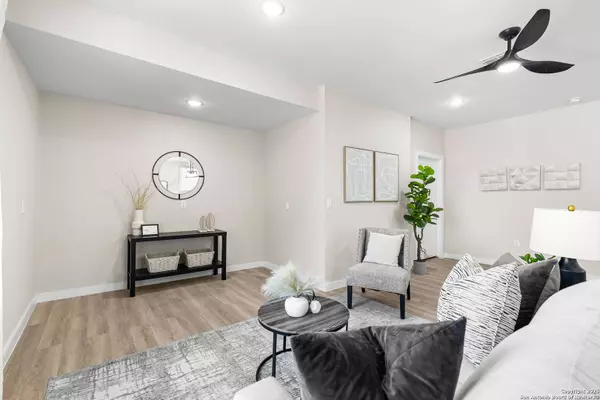 1122 gramercy, San Antonio, TX 78201