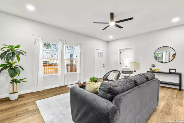 2706 cesar e chavez, San Antonio, TX 78207