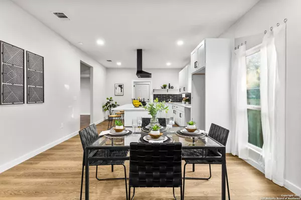 2706 cesar e chavez, San Antonio, TX 78207