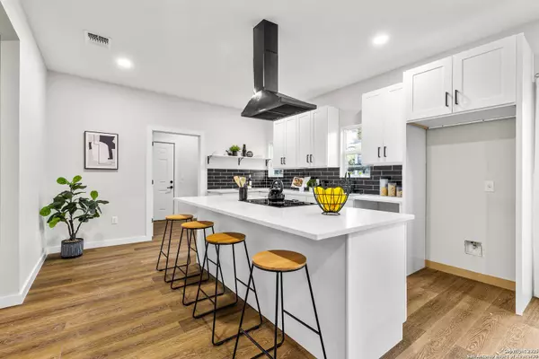 2706 cesar e chavez, San Antonio, TX 78207