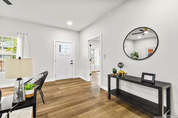 2706 cesar e chavez, San Antonio, TX 78207