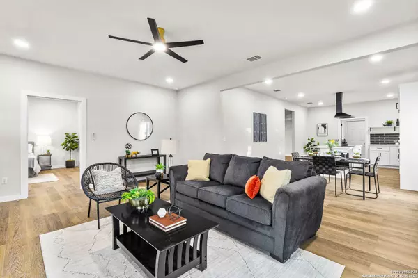 2706 cesar e chavez, San Antonio, TX 78207