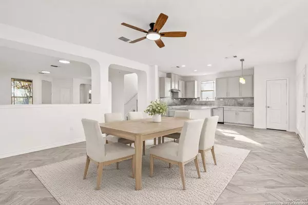 561 Dusty Emerald, Universal City, TX 78148