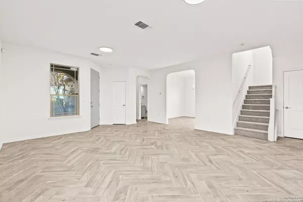 561 Dusty Emerald, Universal City, TX 78148