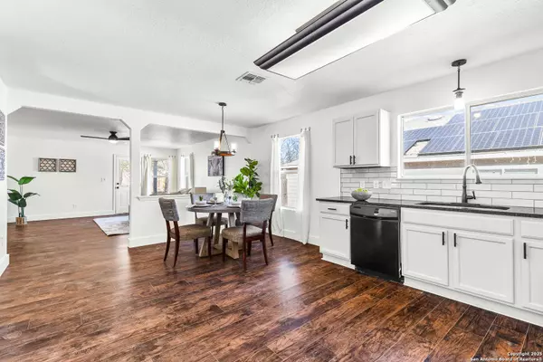 7635 Derby Run, Selma, TX 78154-3936