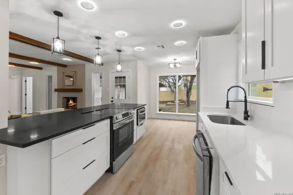 5602 cary grant, San Antonio, TX 78240