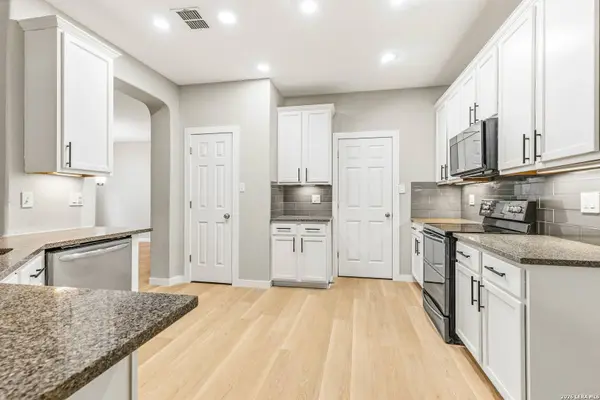 1921 Walter Raleigh, Windcrest, TX 78239