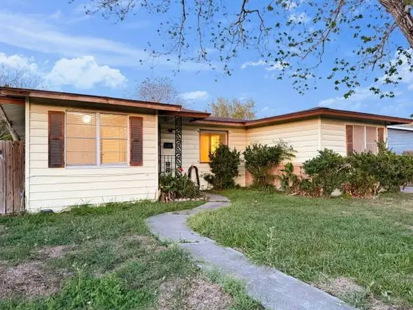 1130 Belmeade DR, Corpus Christi, TX 78412