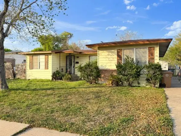1130 Belmeade DR, Corpus Christi, TX 78412