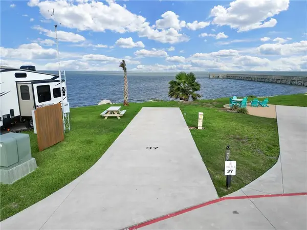 101 Caribbean DR, Corpus Christi, TX 78418