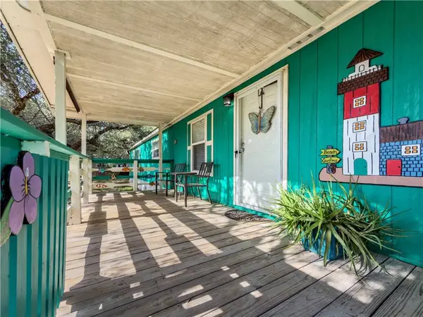 510 Rowe ST, Rockport, TX 78382