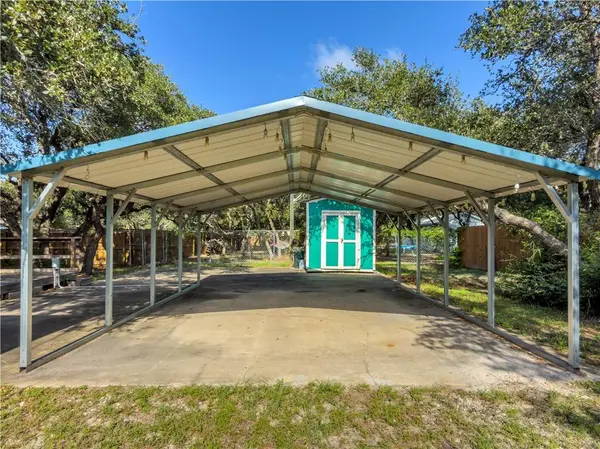 510 Rowe ST, Rockport, TX 78382