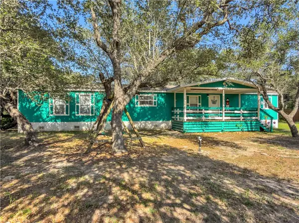510 Rowe ST, Rockport, TX 78382
