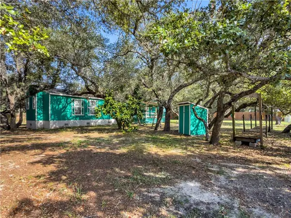 510 Rowe ST, Rockport, TX 78382