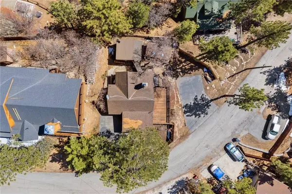 1137 Ridge Rd, Fawnskin, CA 92333