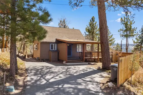 1137 Ridge Rd, Fawnskin, CA 92333