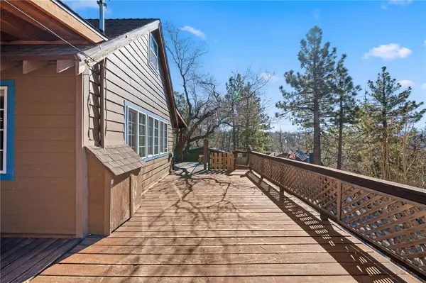 1137 Ridge Rd, Fawnskin, CA 92333