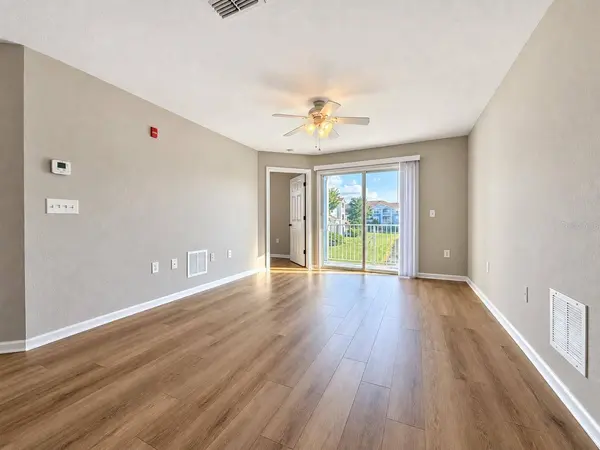 5848 LAKE POINTE VILLAGE CIR #411, Orlando, FL 32822