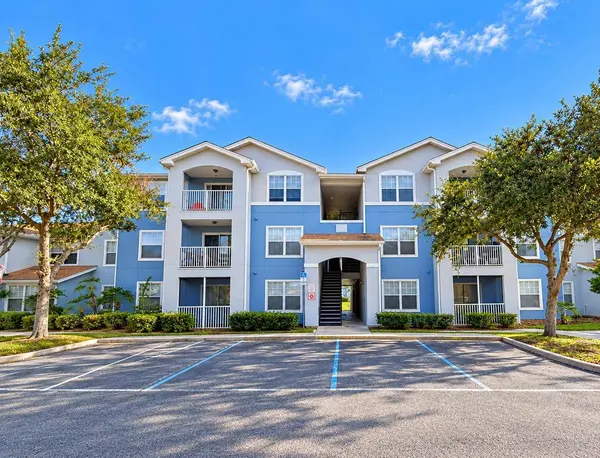 5848 LAKE POINTE VILLAGE CIR #411