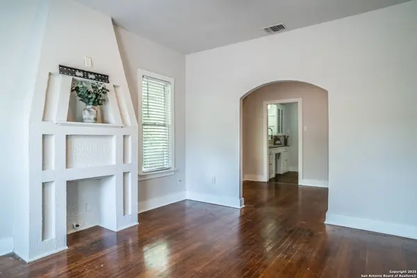 1619 Ridgewood Ct, San Antonio, TX 78201