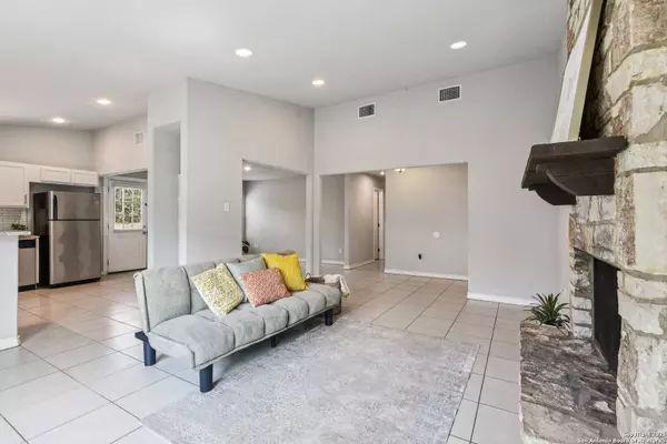 238 Guilford FRG, Universal City, TX 78148